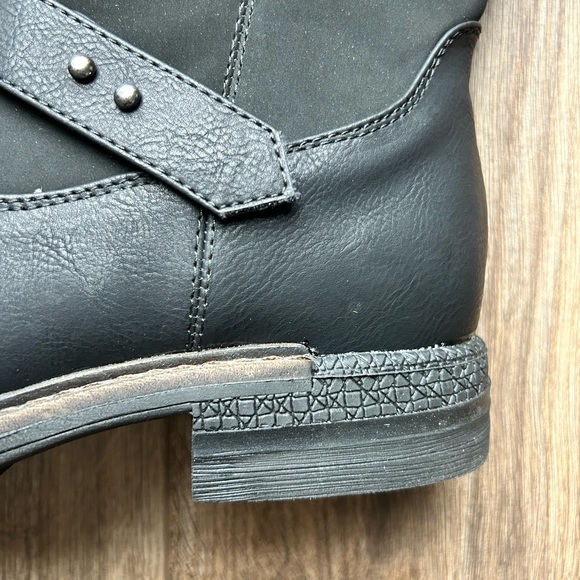 Muk Luk’s Luk-Ees Tall Black Boots | 10 - Picture 9 of 13